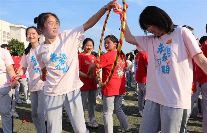 “快乐奔跑”演绎绚烂青春,“赢在中考”激发学子豪情