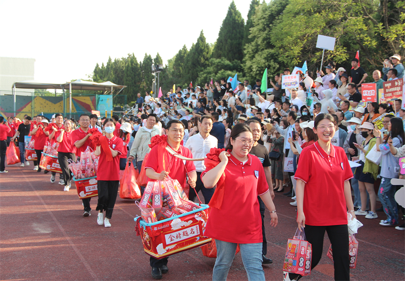 “快乐奔跑”演绎绚烂青春,“赢在中考”激发学子豪情
