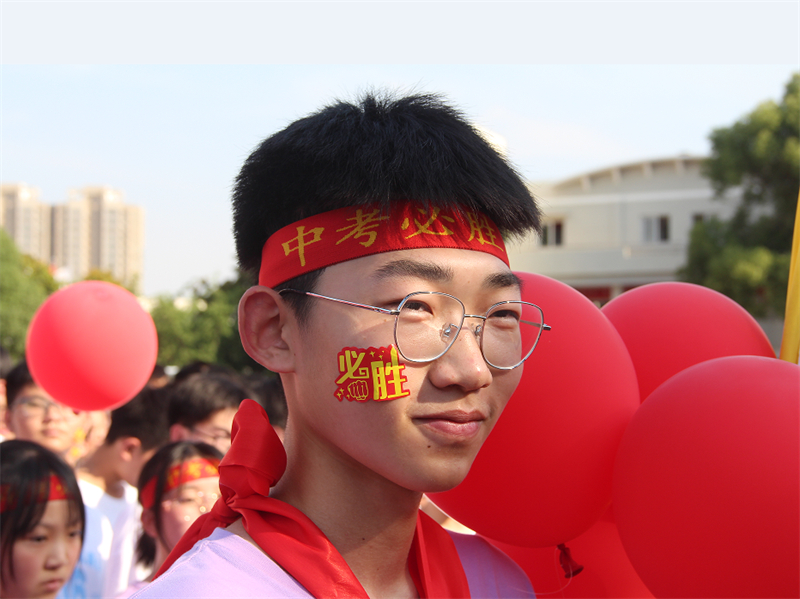 “快乐奔跑”演绎绚烂青春,“赢在中考”激发学子豪情