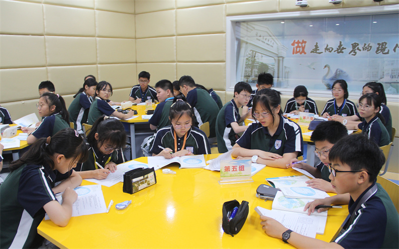 淮安区初中地理优质课评比活动在淮外成功举办