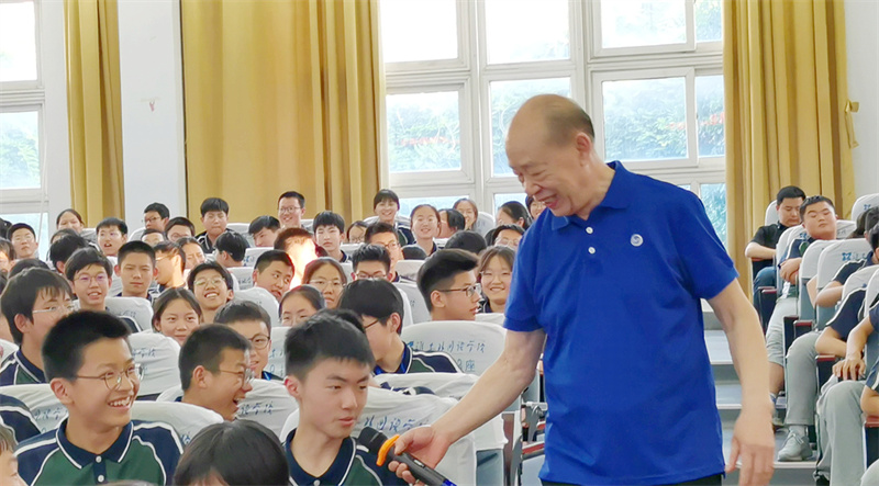 科技进校园,逐梦瞰世界