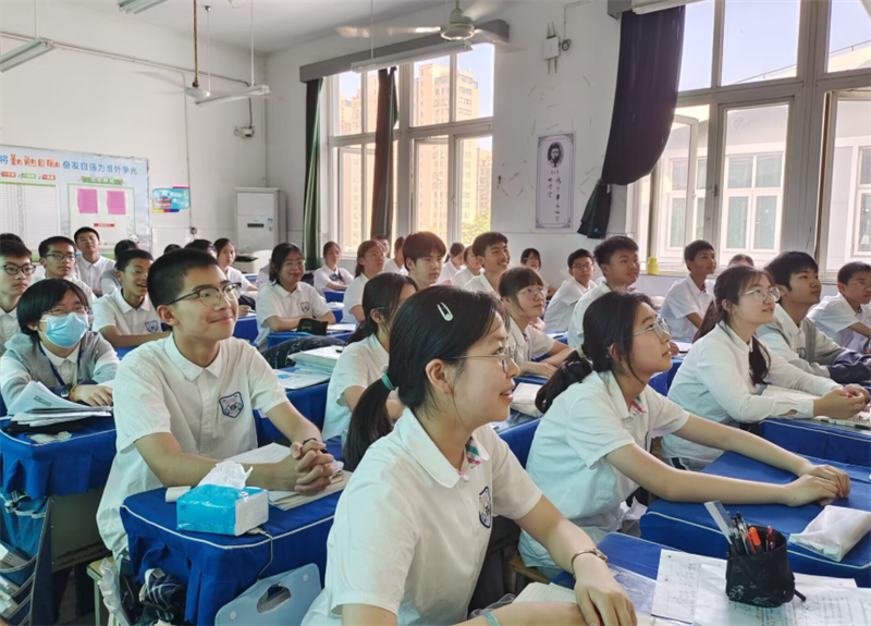 父爱如山伴前行,奋斗实干赢未来