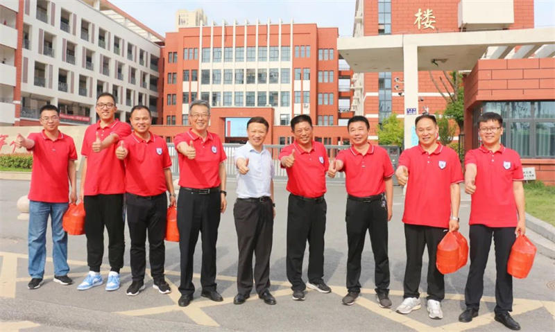鼓劲助中考 ,慰问送关怀