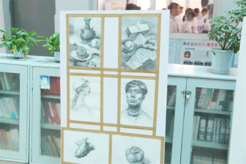 淮外举办社团选修课程学生作品展