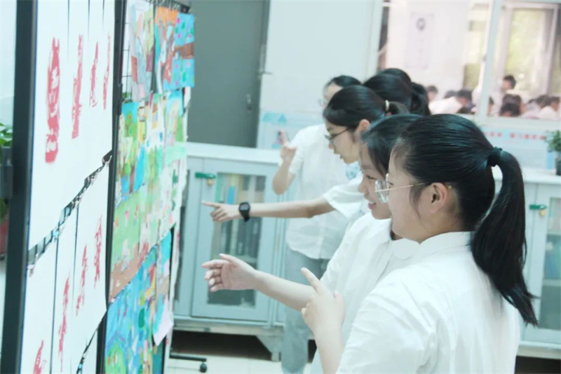 淮外举办社团选修课程学生作品展