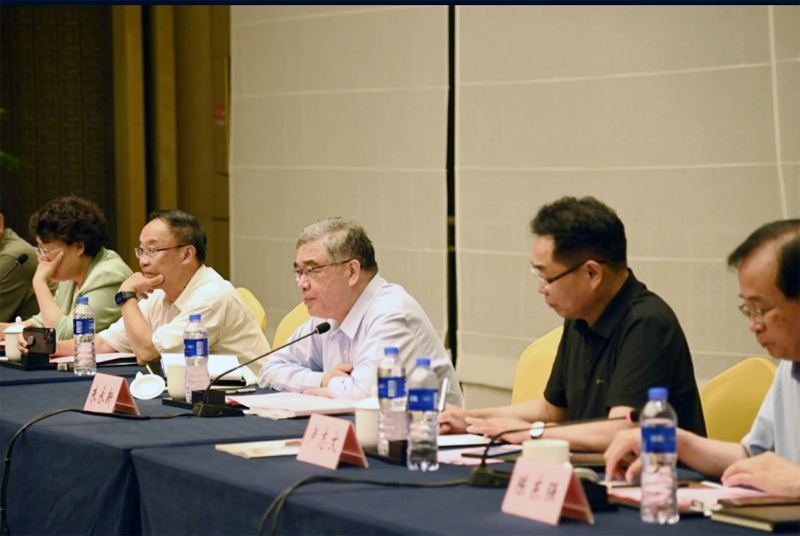 卢志文总校长等人赴彭城参加新教育年会