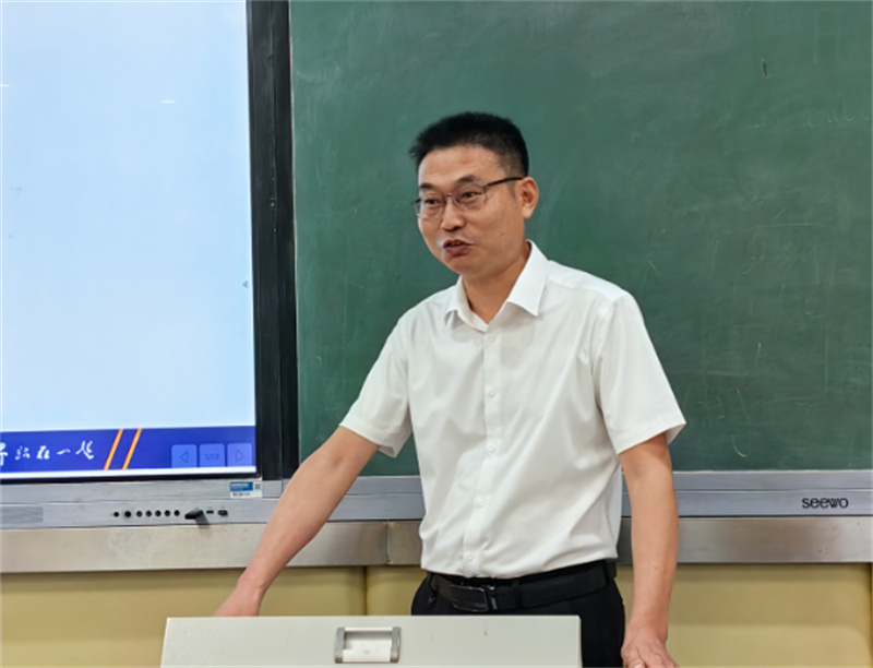淮外初一级部召开新学期首次教师研修会