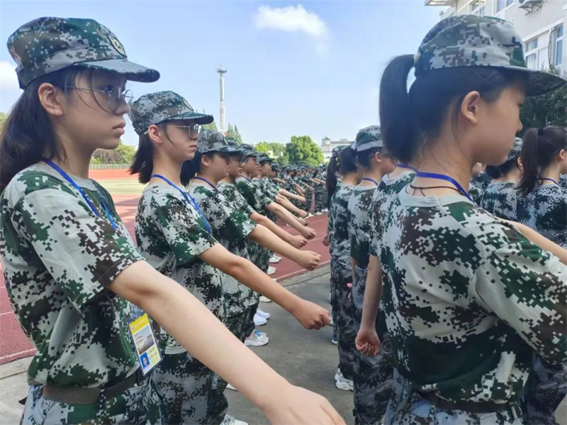 “淮外三宝”养习惯,军姿挺立铸军魂