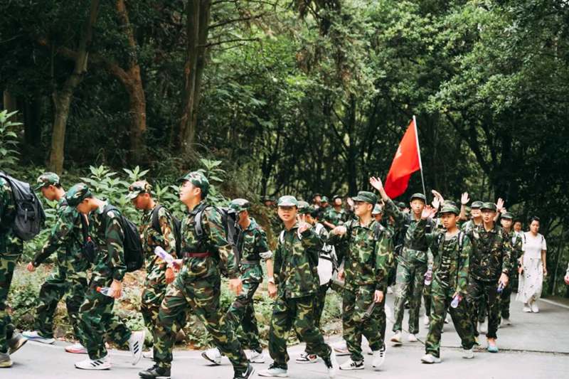 翔宇人,同时在路上的身体和灵魂