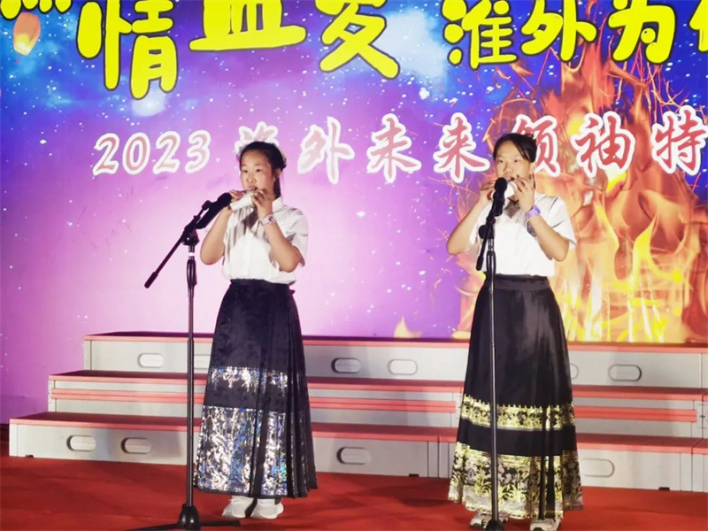 草坪与夜空相伴,淮外“音”你而精彩