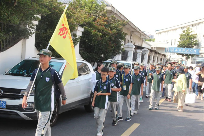 徒步拉练斩荆棘,厉兵秣马致青春