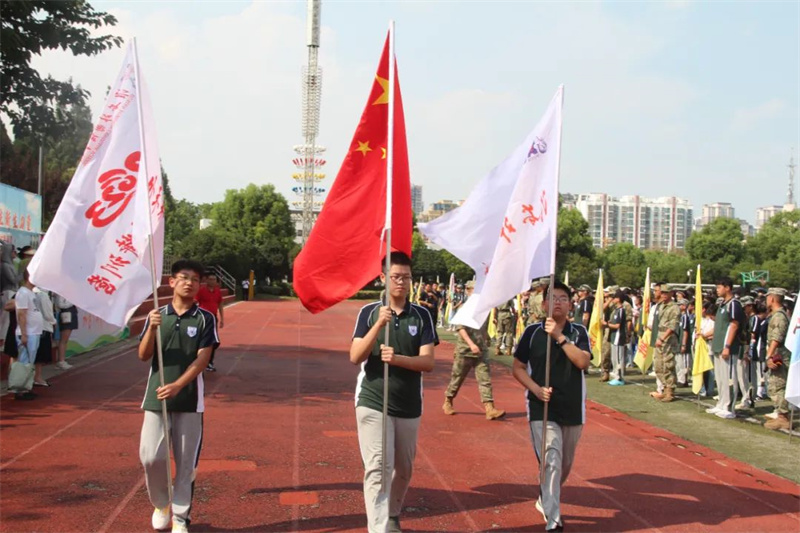 徒步拉练斩荆棘,厉兵秣马致青春