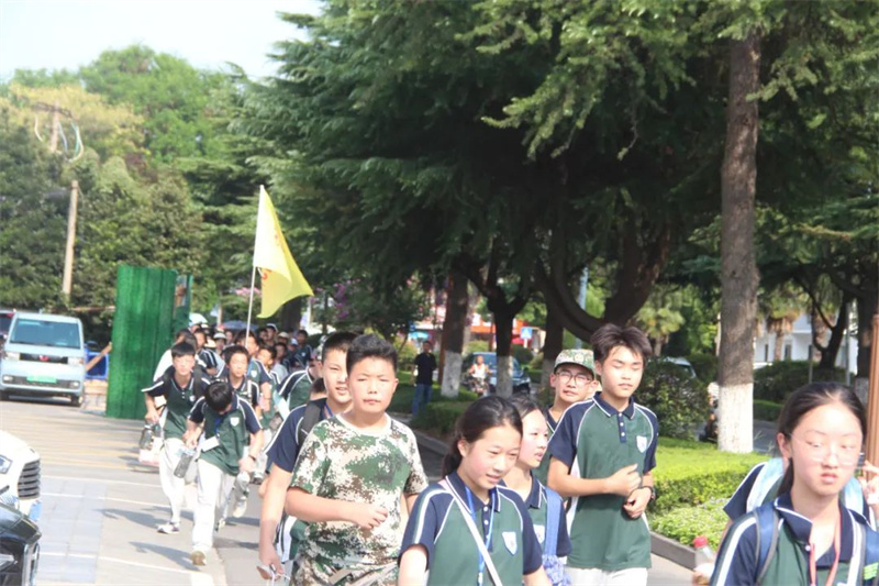 徒步拉练斩荆棘,厉兵秣马致青春