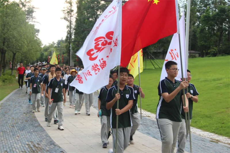 徒步拉练斩荆棘,厉兵秣马致青春