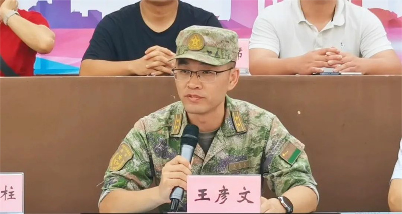 热血戎装展英姿,少年乘风正当时