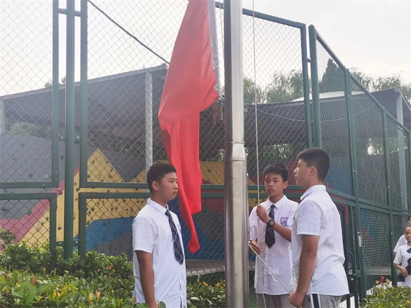 热血戎装展英姿,少年乘风正当时