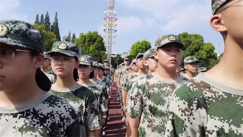 热血戎装展英姿,少年乘风正当时