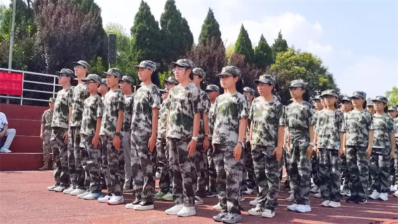 热血戎装展英姿,少年乘风正当时