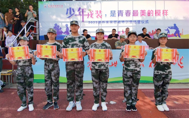 热血戎装展英姿,少年乘风正当时