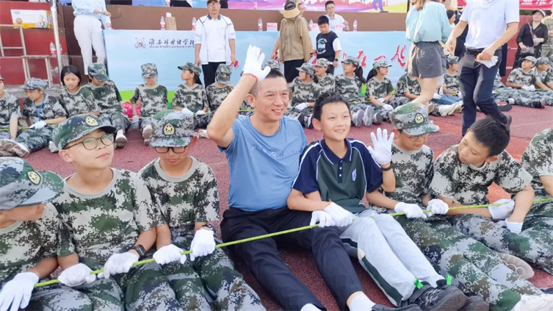 热血戎装展英姿,少年乘风正当时