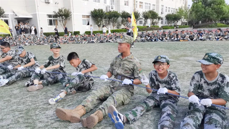 热血戎装展英姿,少年乘风正当时