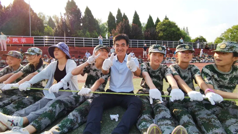 热血戎装展英姿,少年乘风正当时