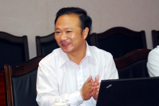 新上任教育局长余新洲首站到翔宇监利总校调研